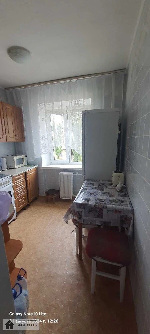 Здам квартиру 2 кімнати, 44 m², 4 пов./5 поверхів. Віфлеємська вул., Київ. 