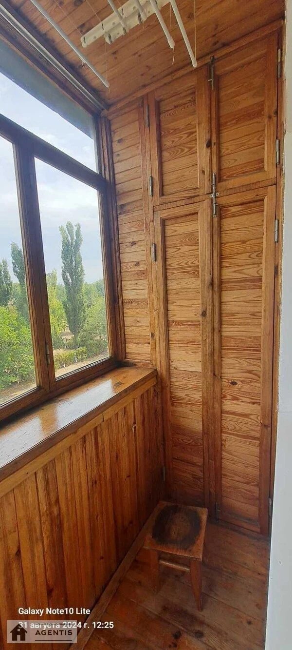 Сдам квартиру 2 комнаты, 44 m², 4 эт./5 этажей. Віфлеємська вул., Киев. 