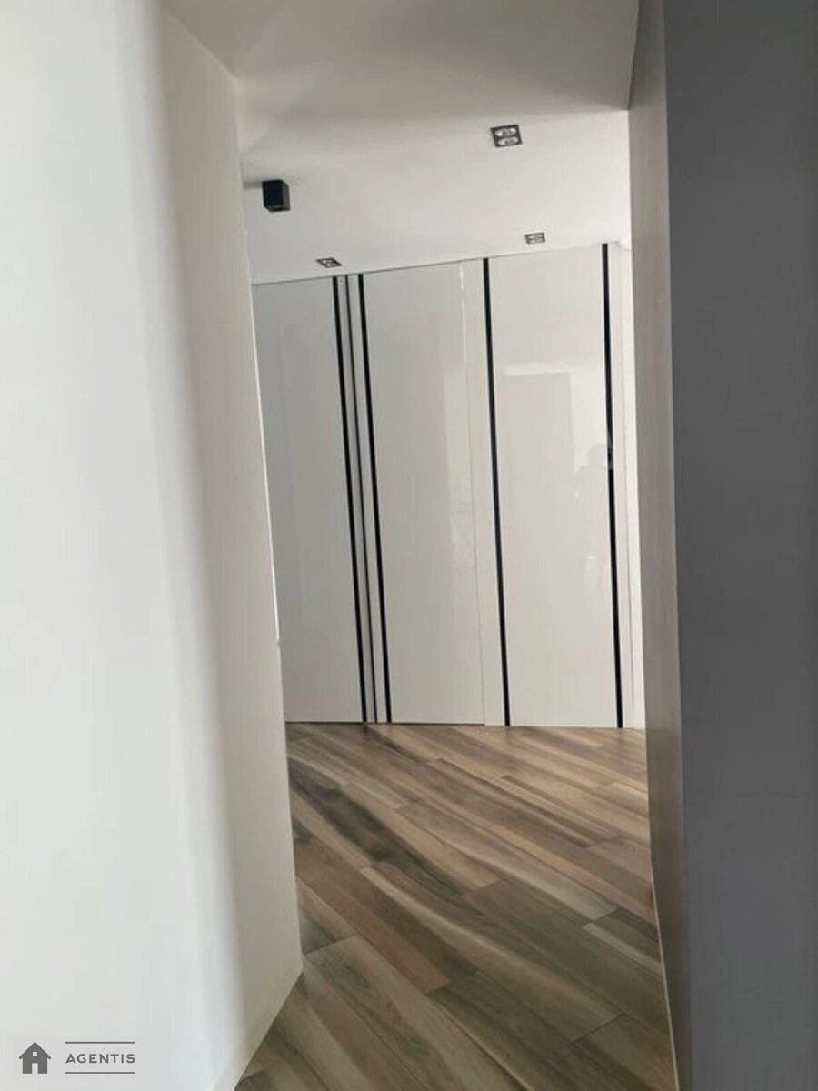 Сдам квартиру 2 комнаты, 70 m², 12 эт./25 этажей. Олени Пчілки вул., Киев. 