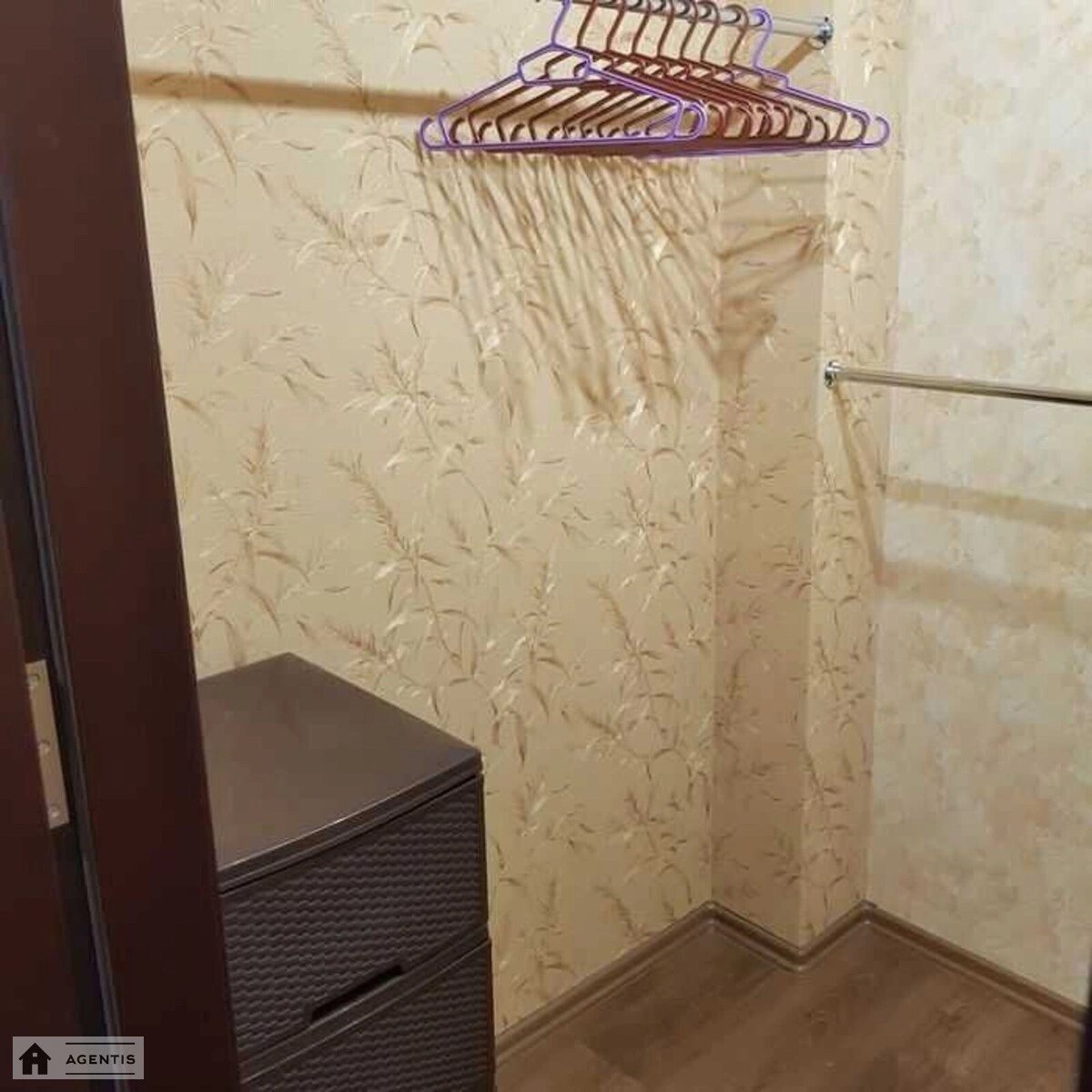 Сдам квартиру 2 комнаты, 56 m², 3 эт./9 этажей. 24, Академіка Палладіна просп., Киев. 