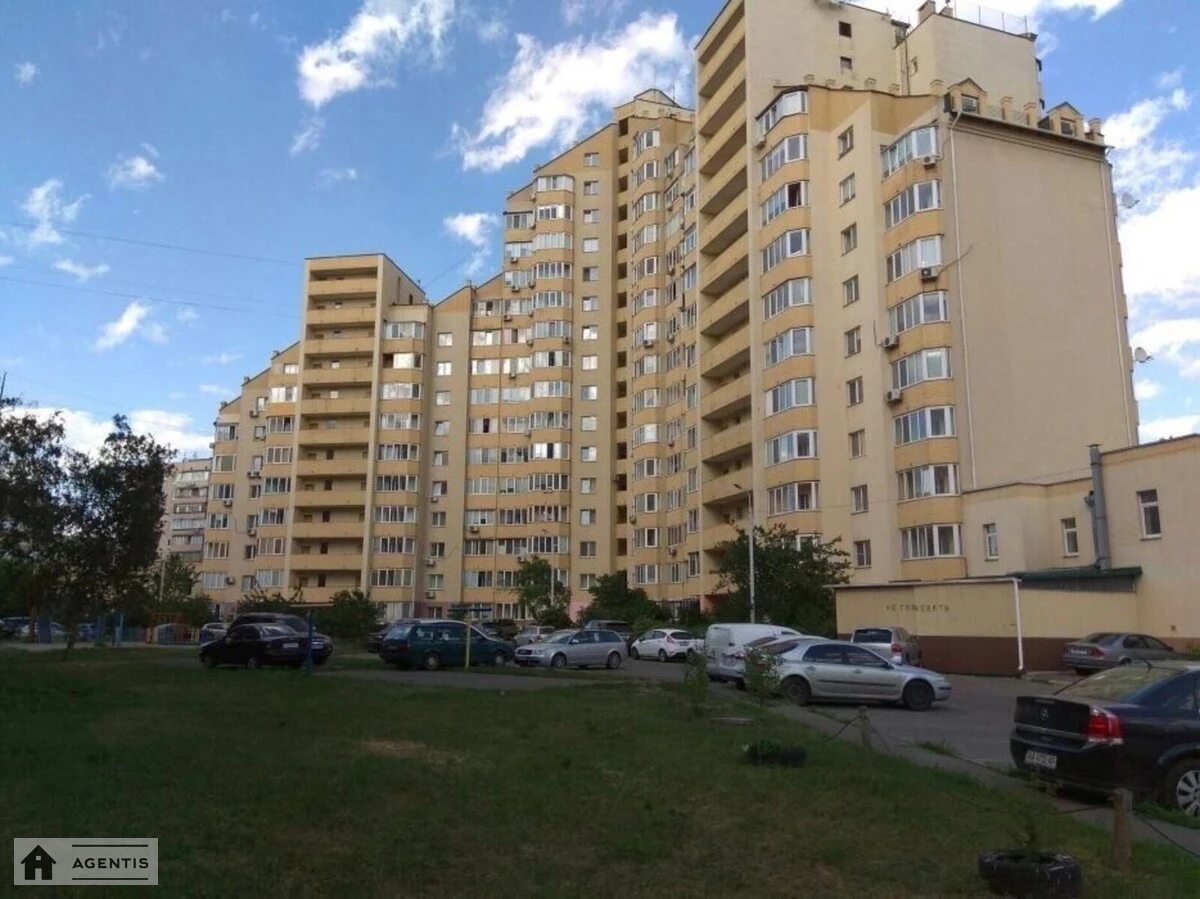 Apartment for rent 2 rooms, 111 m², 5th fl./12 floors. 49, Trostyanetcka 49, Kyiv. 