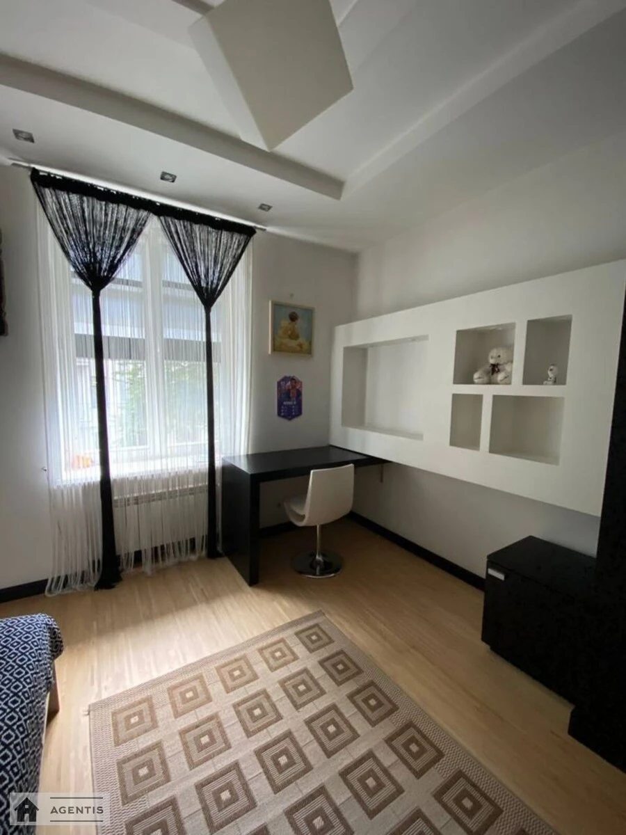 Apartment for rent 3 rooms, 80 m², 2nd fl./5 floors. 20, Panasa Myrnoho vul., Kyiv. 