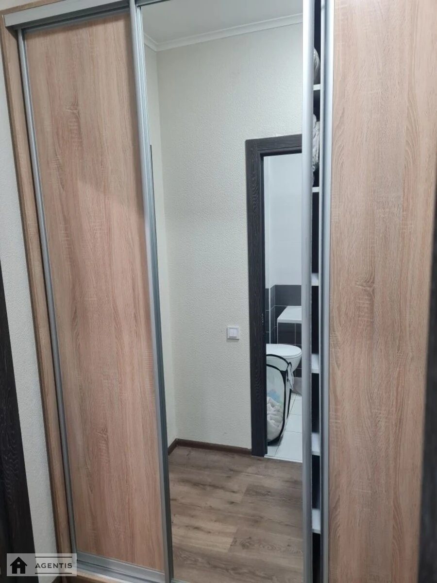 Apartment for rent 1 room, 40 m², 10th fl./14 floors. Ivana Vyhovskoho vul. Marshala Hrechka, Kyiv. 