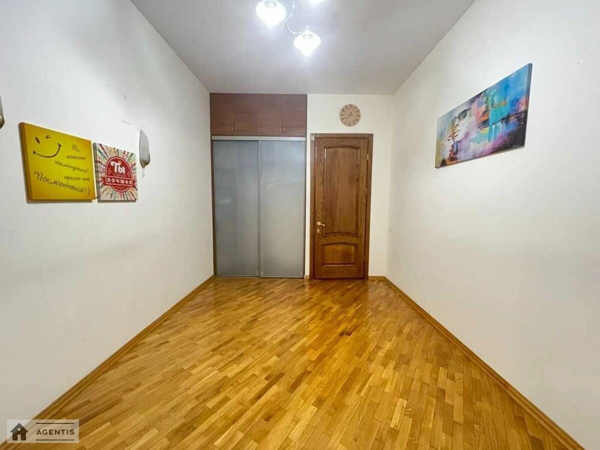 Сдам квартиру 3 комнаты, 71 m², 1 эт./5 этажей. 3, Панаса Мирного вул., Киев. 