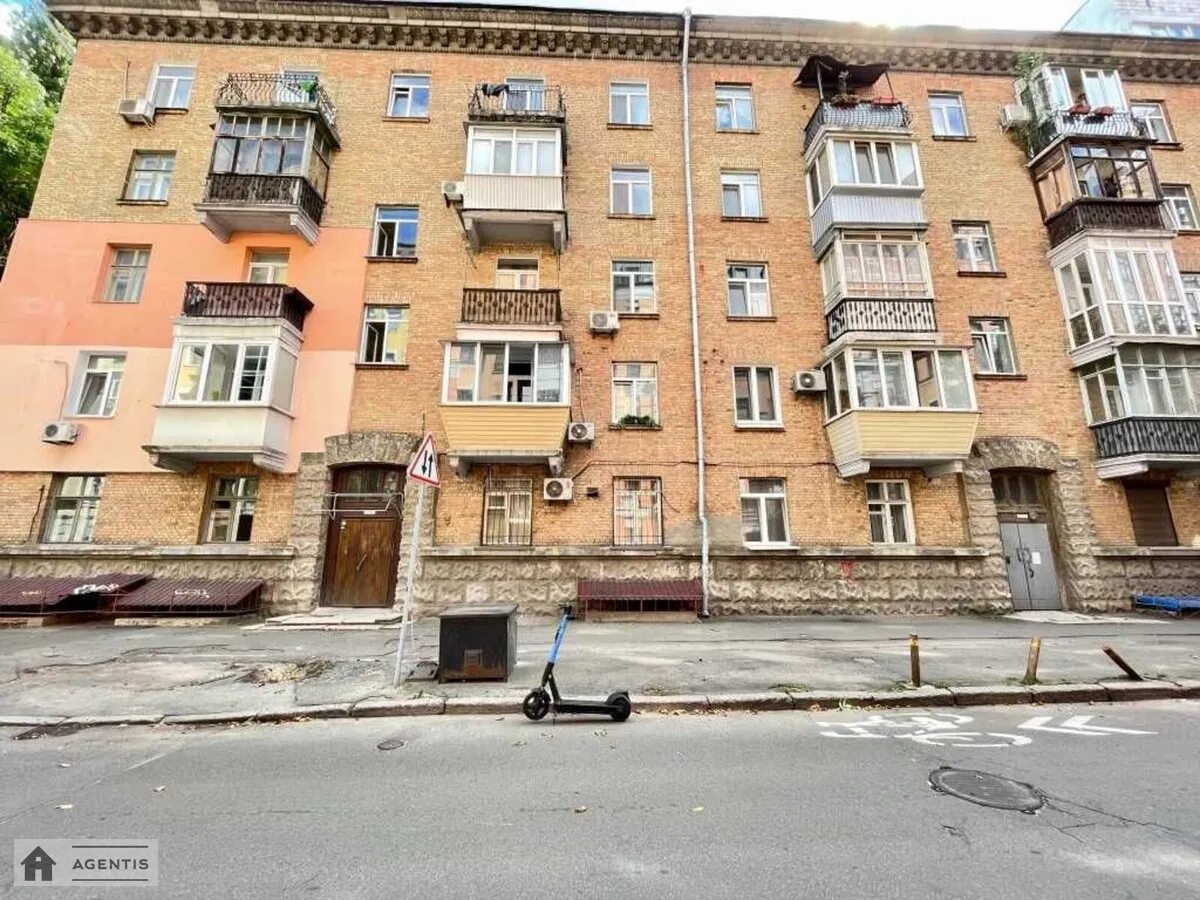 Apartment for rent 3 rooms, 71 m², 1st fl./5 floors. 3, Panasa Myrnoho vul., Kyiv. 