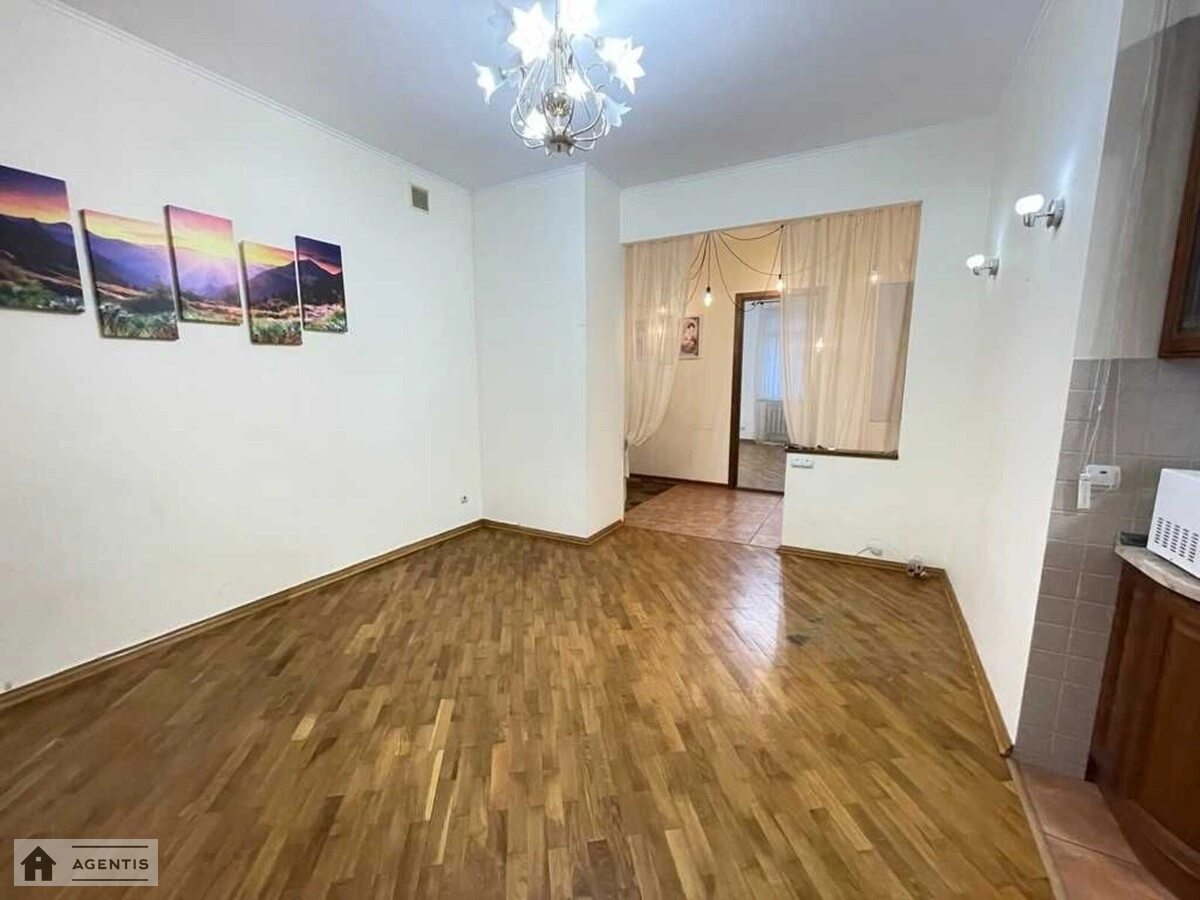 Сдам квартиру 3 комнаты, 71 m², 1 эт./5 этажей. 3, Панаса Мирного вул., Киев. 