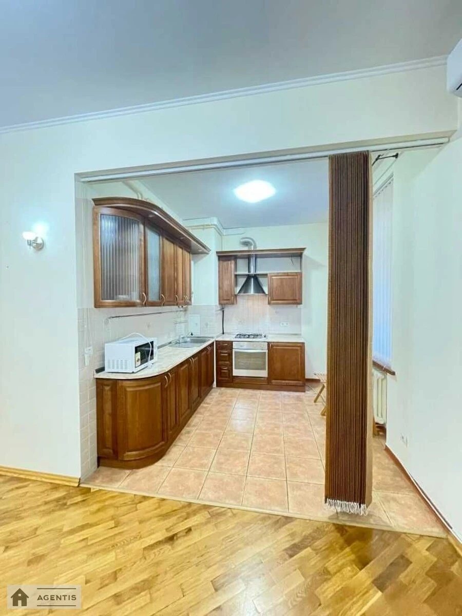 Сдам квартиру 3 комнаты, 71 m², 1 эт./5 этажей. 3, Панаса Мирного вул., Киев. 