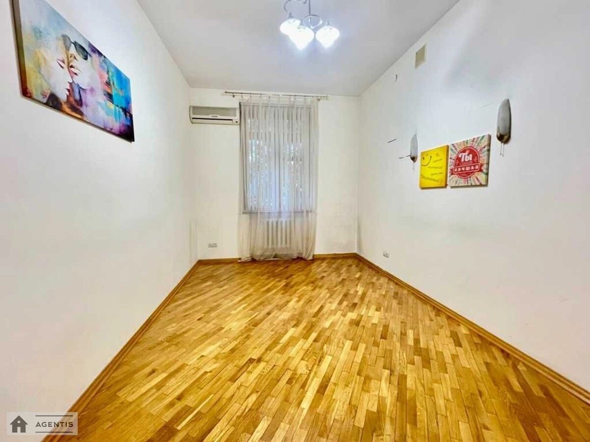 Сдам квартиру 3 комнаты, 71 m², 1 эт./5 этажей. 3, Панаса Мирного вул., Киев. 