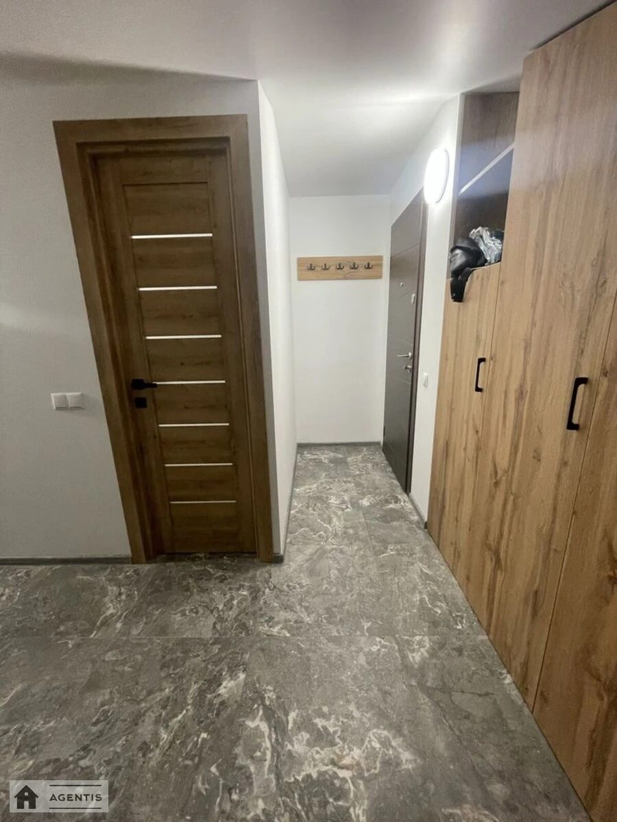 Здам квартиру 1 кімната, 25 m², 3 пов./3 поверхи. 192, Садова 192, Київ. 