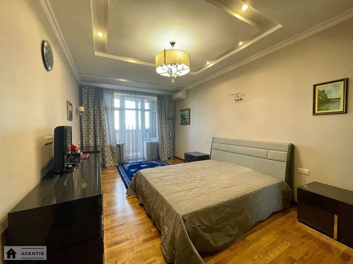 Сдам квартиру 4 комнаты, 235 m², 15 эт./18 этажей. 36, Євгена Коновальця вул. (Щорса), Киев. 