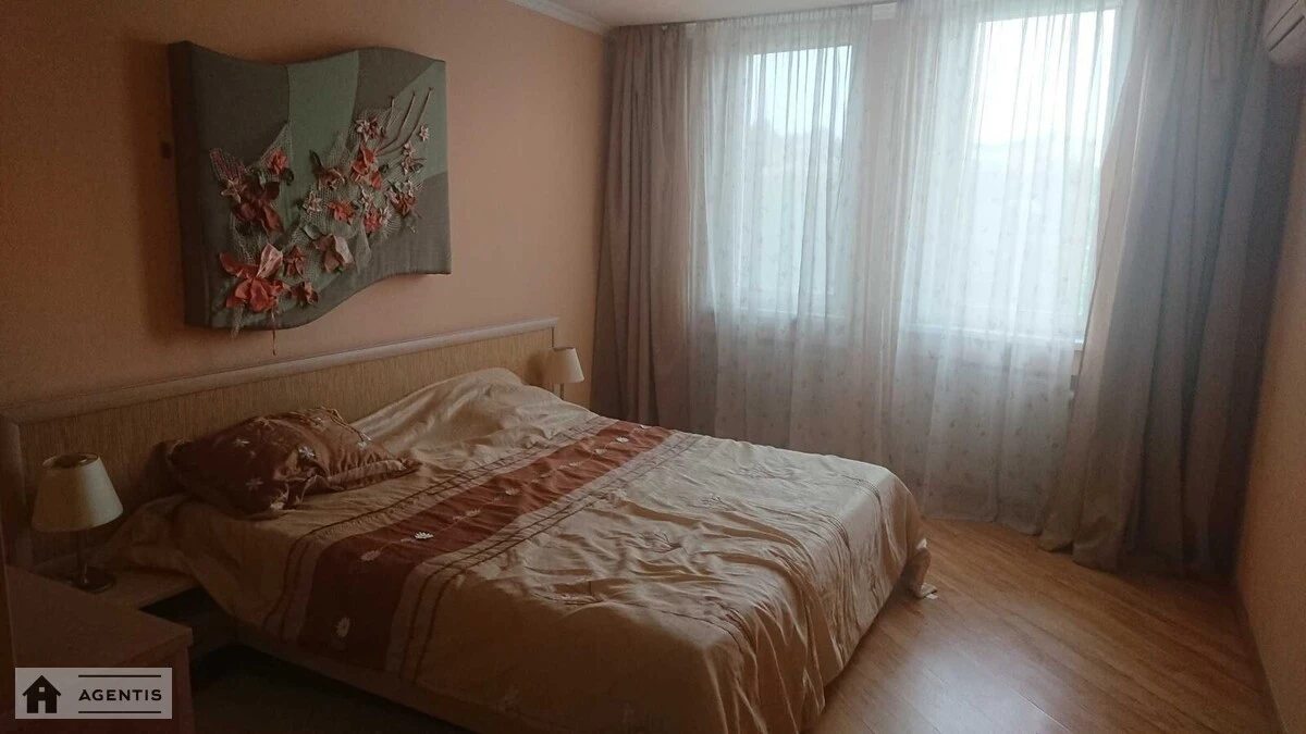 Сдам квартиру 2 комнаты, 97 m², 13 эт./20 этажей. 126, Валерія Лобановського просп. (Червонозоряний), Киев. 