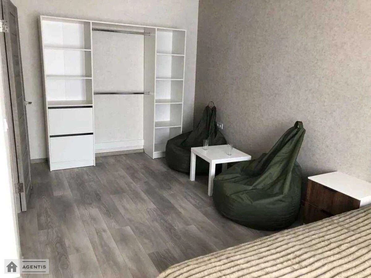 Сдам квартиру 1 комната, 37 m², 6 эт./14 этажей. 12, Кавказская 12, Киев. 