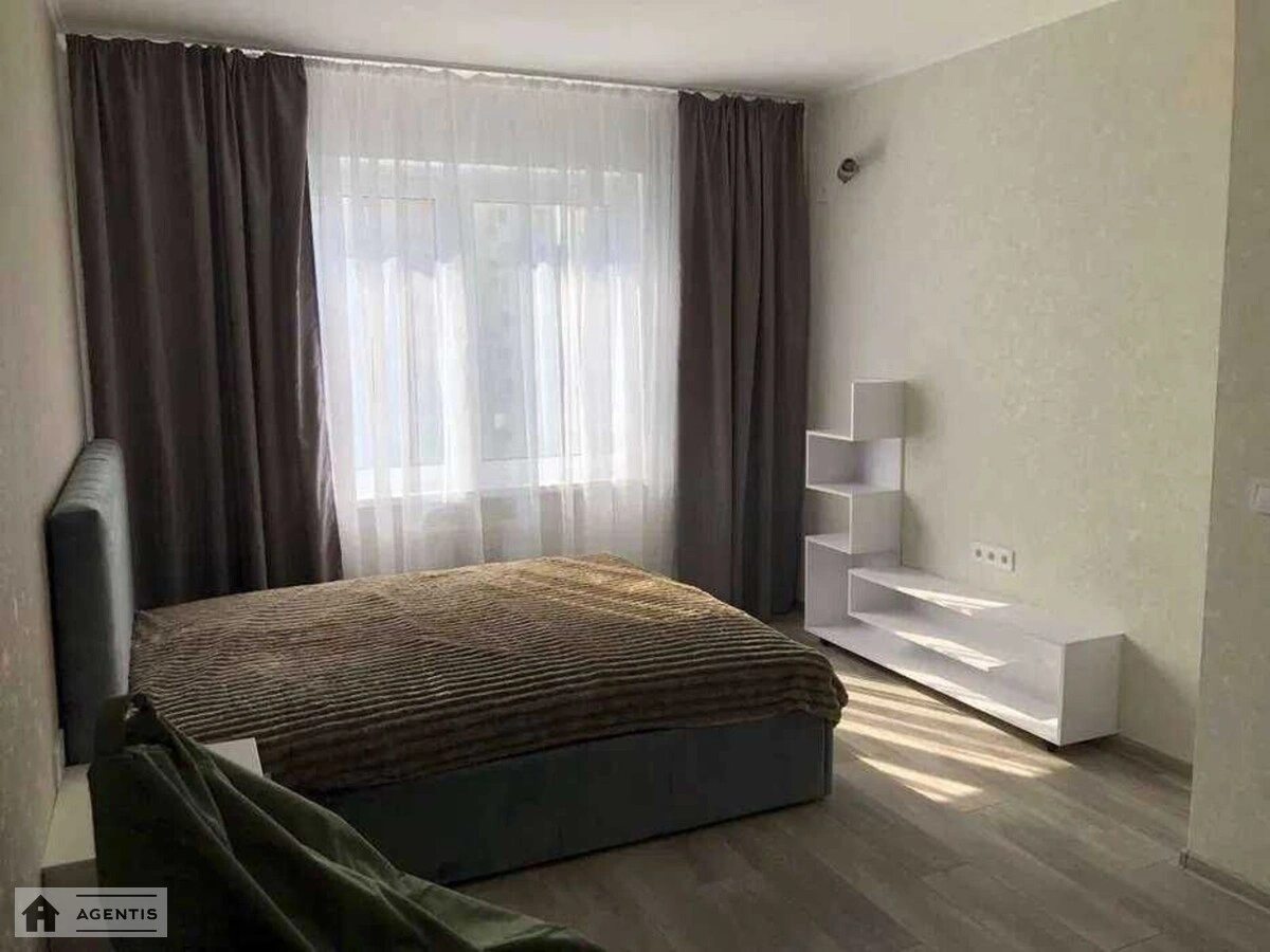 Сдам квартиру 1 комната, 37 m², 6 эт./14 этажей. 12, Кавказская 12, Киев. 