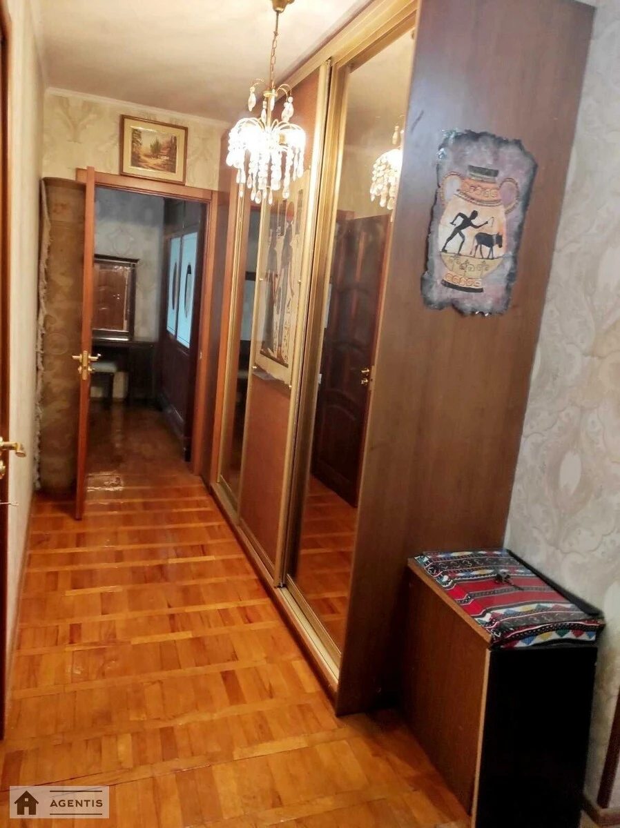 Сдам квартиру 1 комната, 50 m², 5 эт./9 этажей. 27, Оболонский 27, Киев. 