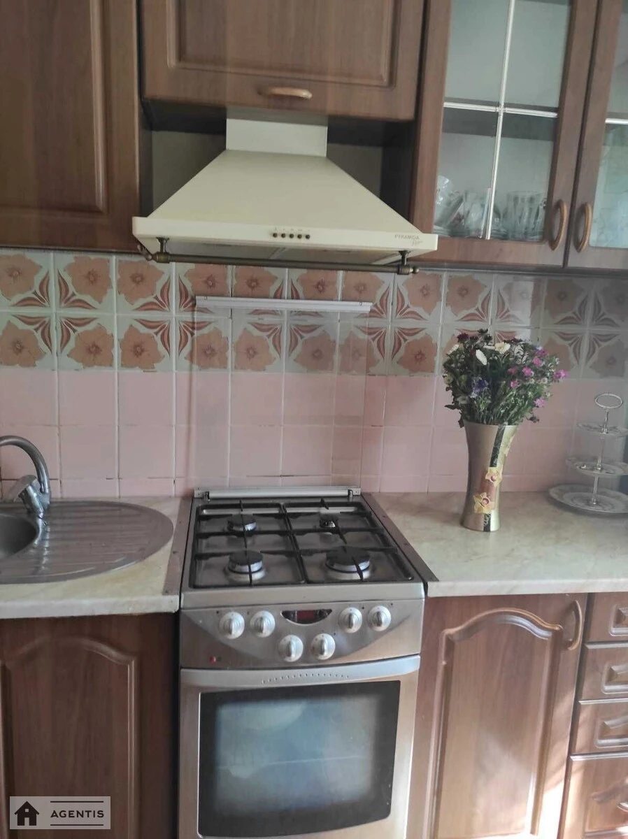 Apartment for rent 1 room, 50 m², 5th fl./9 floors. 27, Obolonskiy 27, Kyiv. 