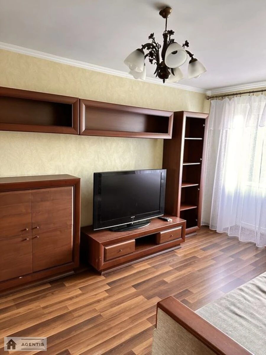 Apartment for rent 1 room, 33 m², 4th fl./5 floors. Grodnenska, Kyiv. 