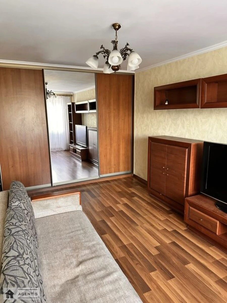 Apartment for rent 1 room, 33 m², 4th fl./5 floors. Grodnenska, Kyiv. 