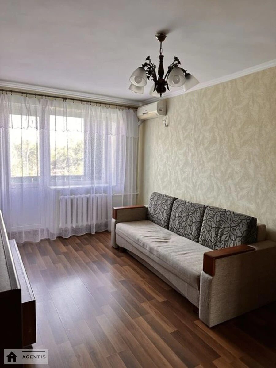 Apartment for rent 1 room, 33 m², 4th fl./5 floors. Grodnenska, Kyiv. 