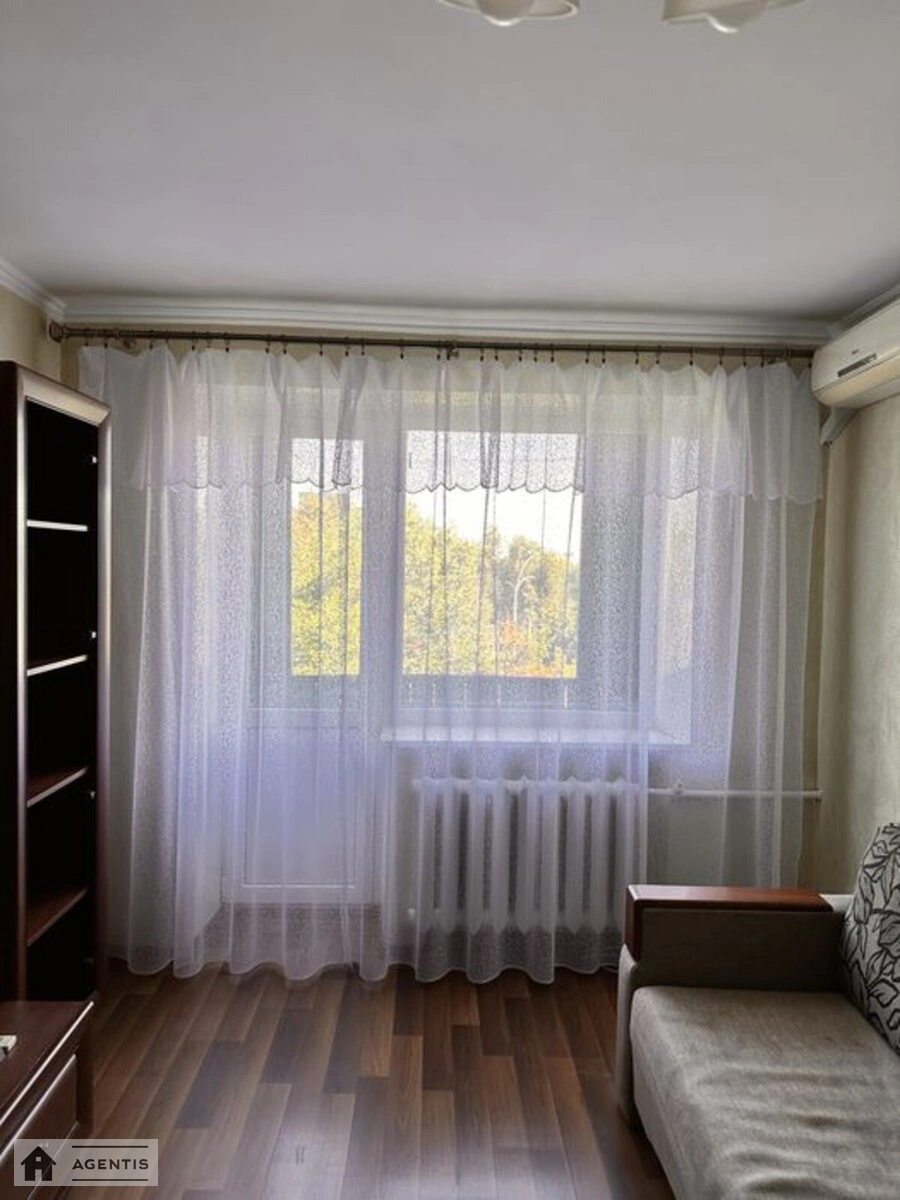 Apartment for rent 1 room, 33 m², 4th fl./5 floors. Grodnenska, Kyiv. 