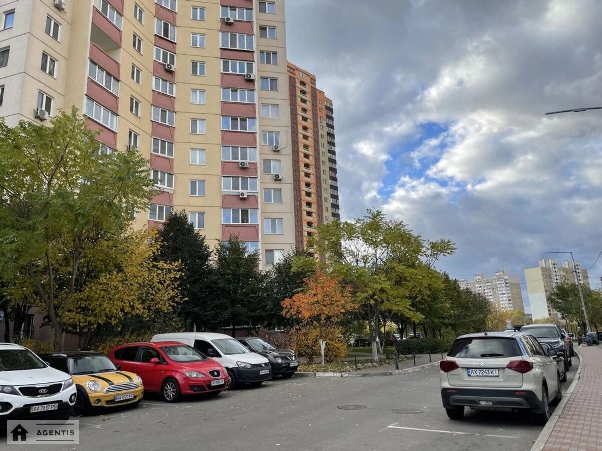 Сдам квартиру 2 комнаты, 64 m², 5 эт./25 этажей. 12, Петра Григоренка просп., Киев. 