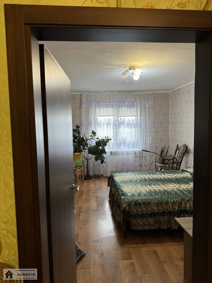 Сдам квартиру 2 комнаты, 58 m², 13 эт./17 этажей. 5, Сергія Данченка вул., Киев. 