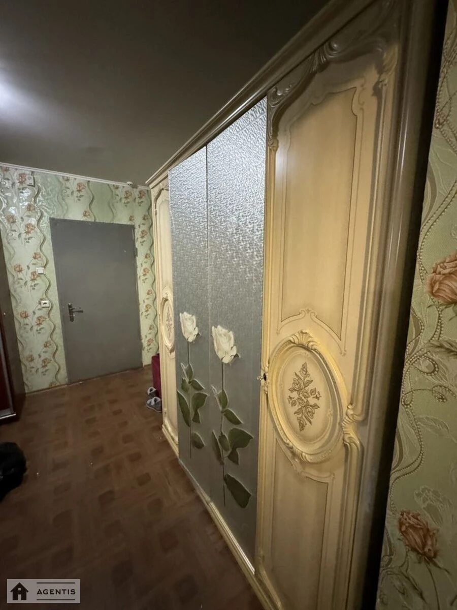 Сдам квартиру 2 комнаты, 58 m², 13 эт./17 этажей. 5, Сергія Данченка вул., Киев. 