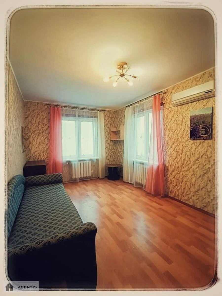 Сдам квартиру 2 комнаты, 64 m², 18 эт./22 этажа. 1, Драгоманова 1, Киев. 