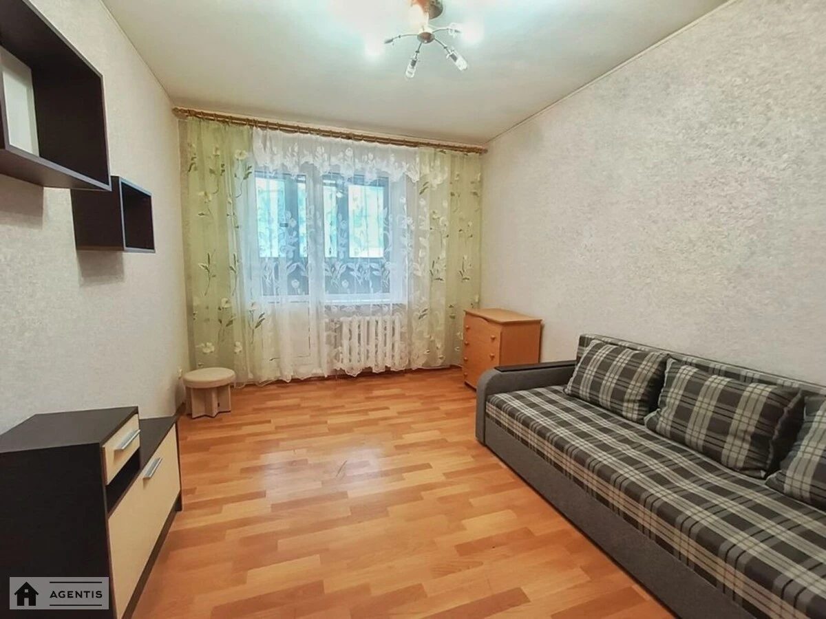 Сдам квартиру 2 комнаты, 64 m², 18 эт./22 этажа. 1, Драгоманова 1, Киев. 