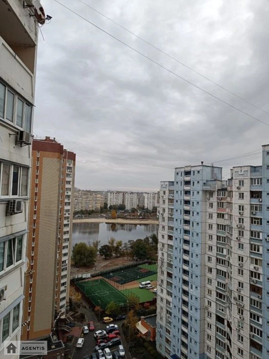 Сдам квартиру 2 комнаты, 64 m², 18 эт./22 этажа. 1, Драгоманова 1, Киев. 