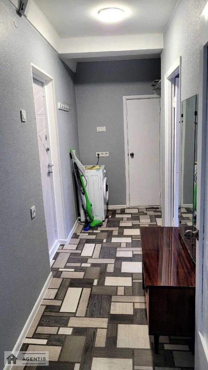 Сдам квартиру 2 комнаты, 47 m², 4 эт./9 этажей. 28, Академіка Булаховського вул., Киев. 