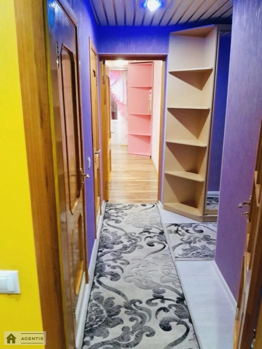 Здам квартиру 3 кімнати, 69 m², 4 пов./9 поверхів. 10, Доківська вул., Київ. 