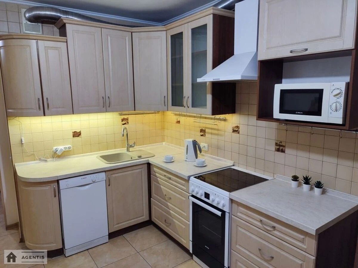 Apartment for rent 1 room, 51 m², 3rd fl./15 floors. 15, Smilyanska 15, Kyiv. 