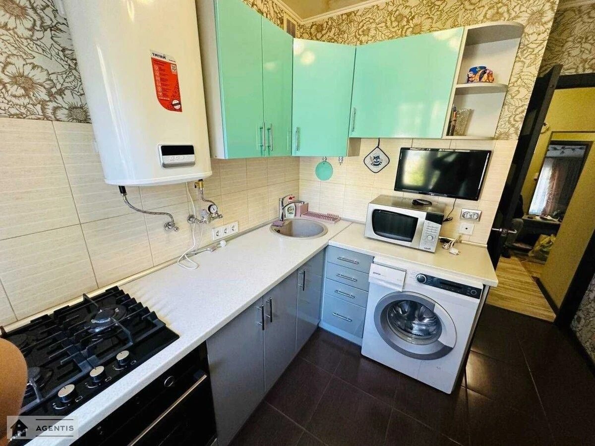 Сдам квартиру 2 комнаты, 45 m², 1 эт./2 этажа. 20, Іоанна Павла ІІ вул. (Патріса Лумумби), Киев. 