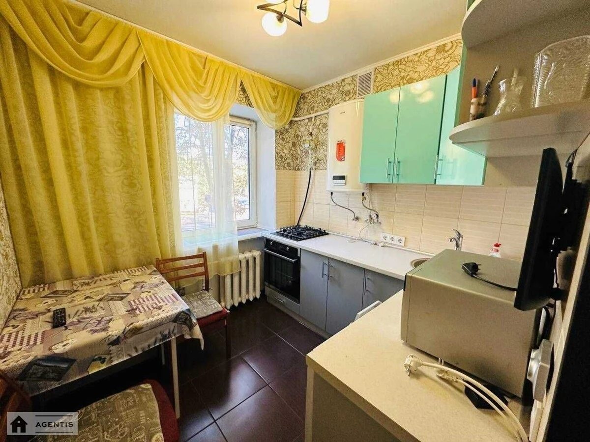 Apartment for rent 2 rooms, 45 m², 1st fl./2 floors. 20, Ioanna Pavla II vul. Patrisa Lumumby, Kyiv. 