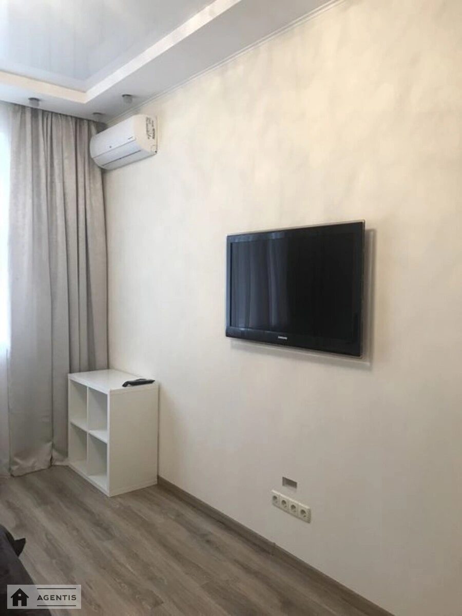 Здам квартиру 1 кімната, 43 m², 5 пов./12 поверхів. 2, Академіка Філатова вул., Київ. 