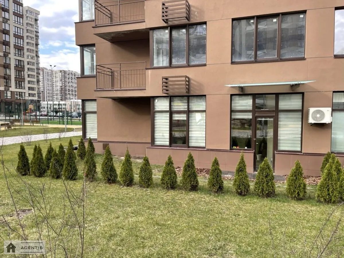 Сдам квартиру 3 комнаты, 84 m², 1 эт./25 этажей. 2, Олександра Олеся вул., Киев. 