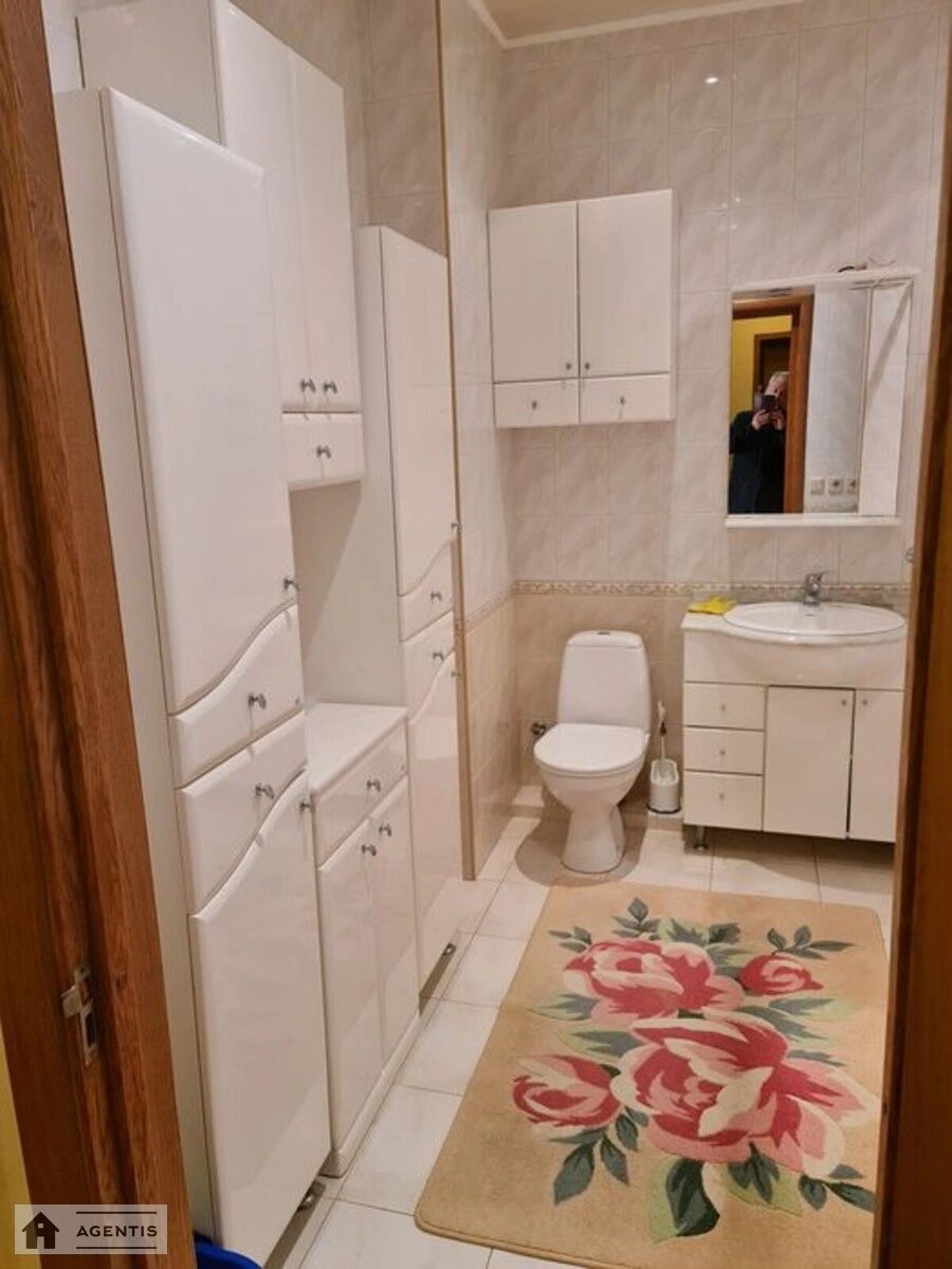 Здам квартиру 1 кімната, 63 m², 3 пов./10 поверхів. 50, Волоська 50, Київ. 