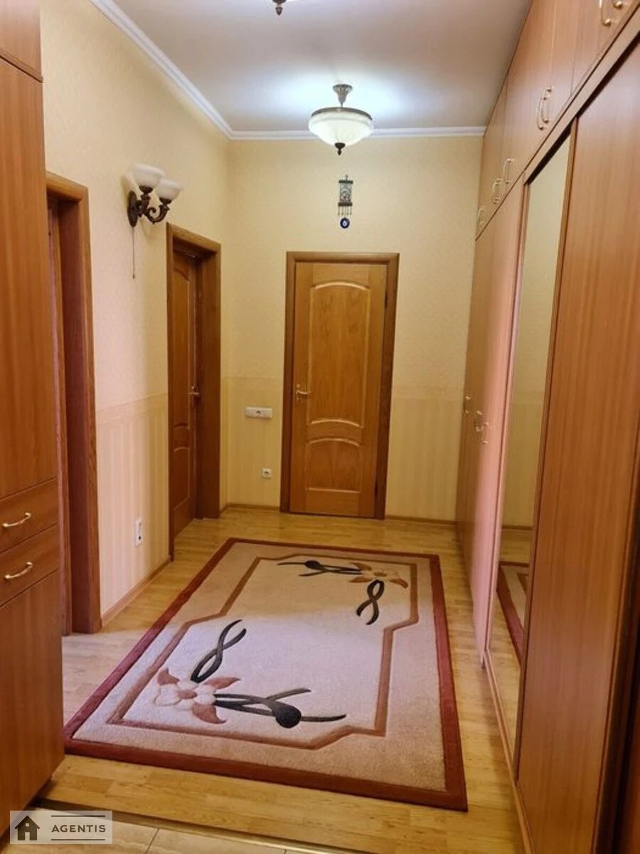 Здам квартиру 1 кімната, 63 m², 3 пов./10 поверхів. 50, Волоська 50, Київ. 