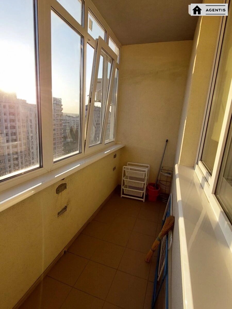 Apartment for rent 1 room, 45 m², 13th fl./16 floors. 50, Mykhayla Maksymovycha vul. Onufriya Trutenka, Kyiv. 