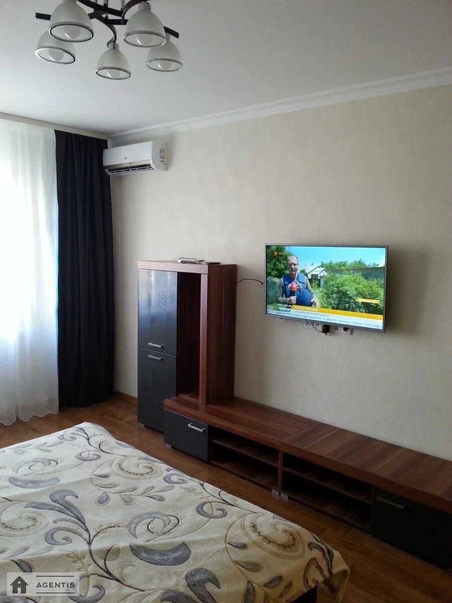 Apartment for rent 1 room, 54 m², 25th fl./25 floors. 11, Yasynuvatskiy 11, Kyiv. 