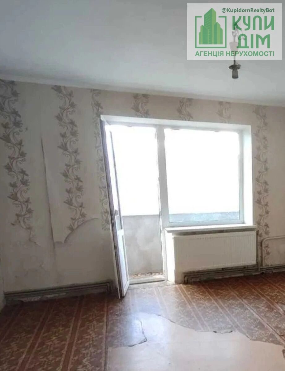 Apartments for sale 3 rooms, 70 m², 9th fl./9 floors. Подільський (ленінський), Kropyvnytskyy. 