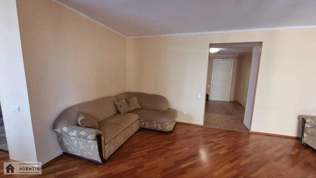 Здам квартиру 3 кімнати, 95 m², 5 пов./14 поверхів. 10, Златоустівська вул., Київ. 