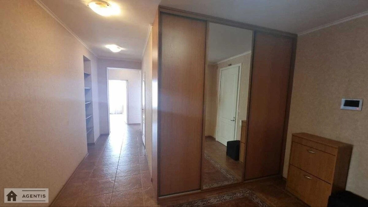 Здам квартиру 3 кімнати, 95 m², 5 пов./14 поверхів. 10, Златоустівська вул., Київ. 