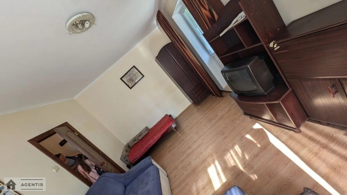 Apartment for rent 1 room, 40 m², 3rd fl./5 floors. Holosiyivskyy rayon, Kyiv. 