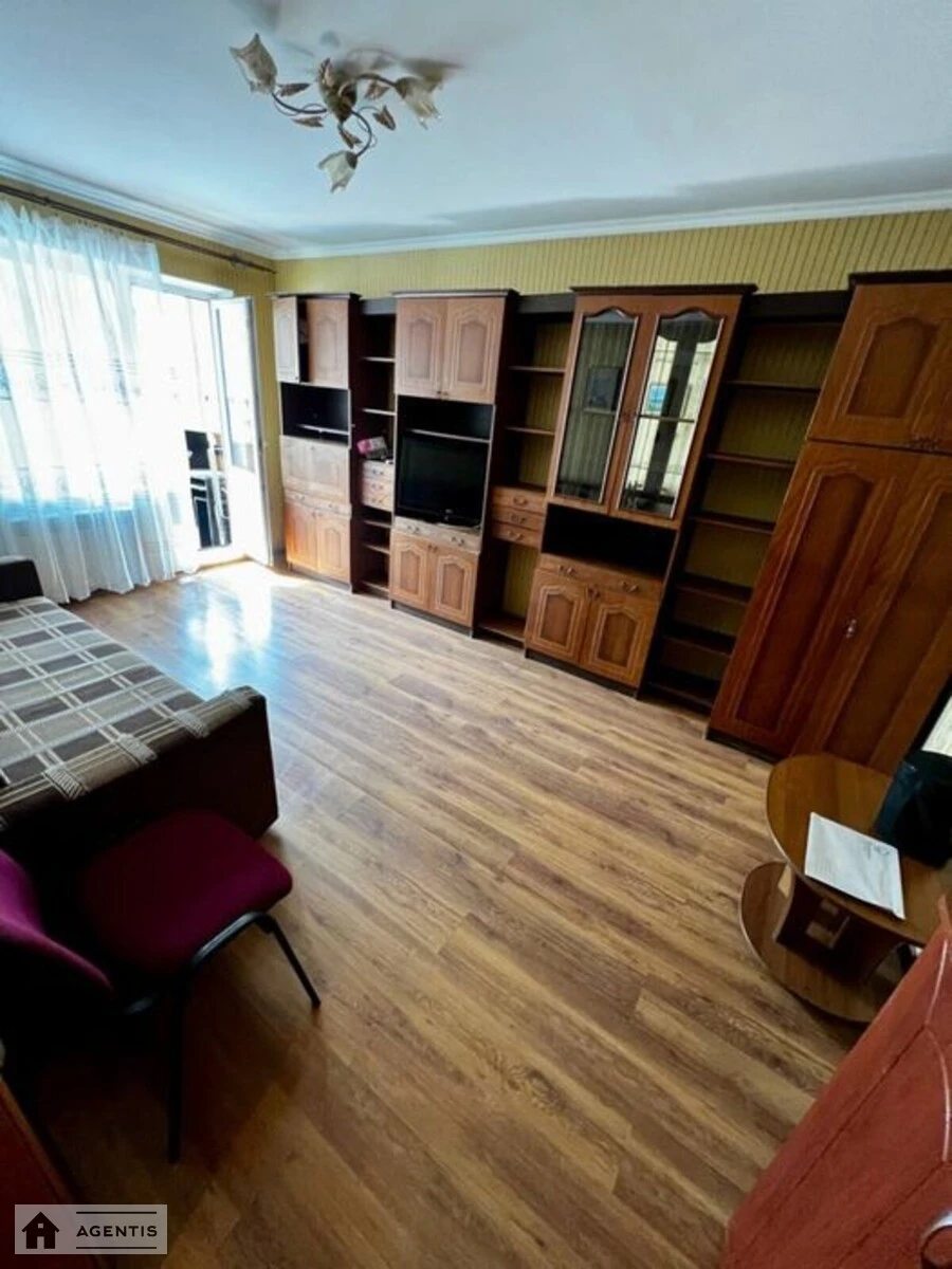 Apartment for rent 2 rooms, 52 m², 5th fl./9 floors. Nataliyi Uzhviy vul., Kyiv. 