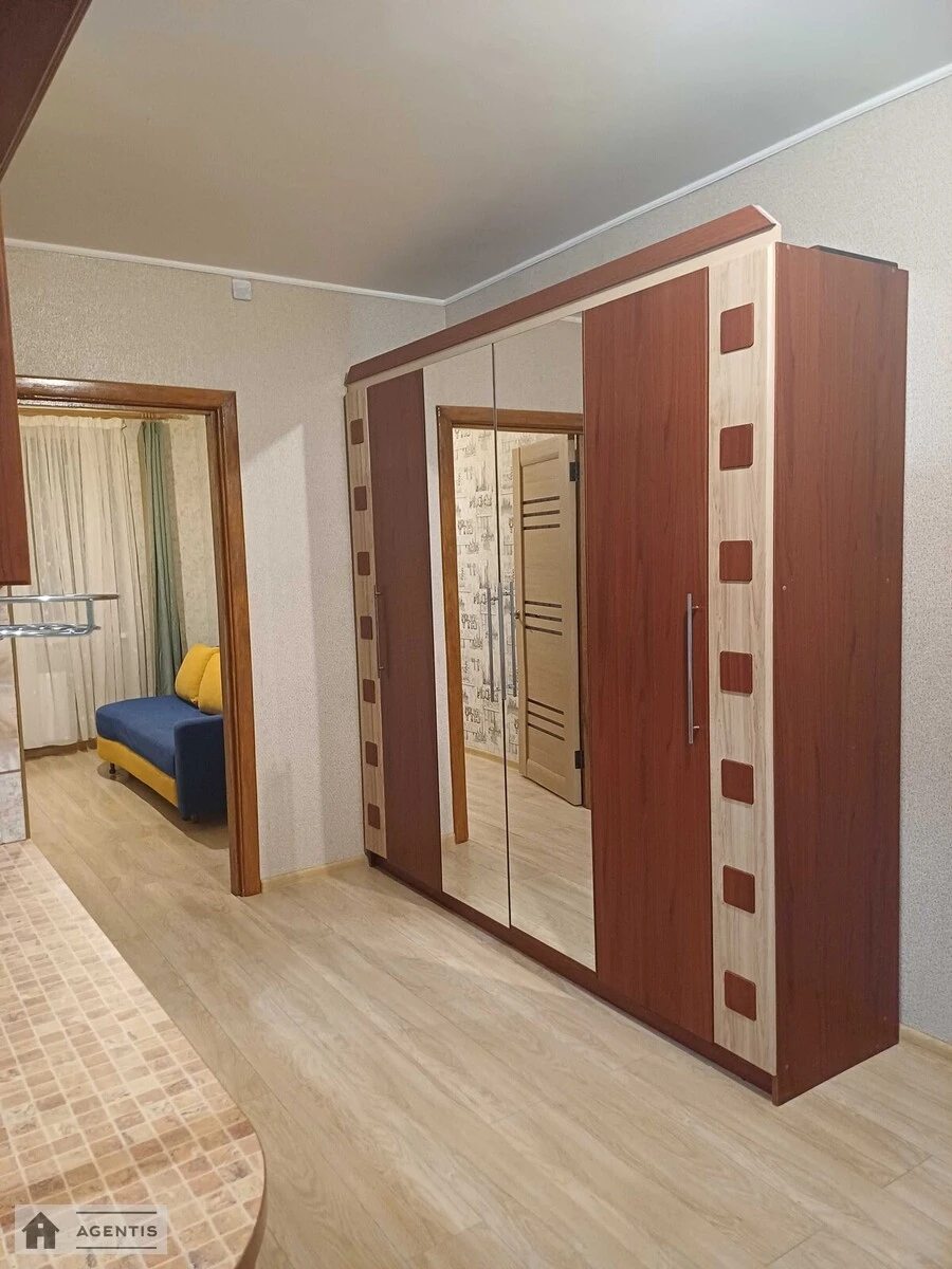 Apartment for rent 2 rooms, 48 m², 4th fl./24 floors. Henerala Naumova vul., Kyiv. 