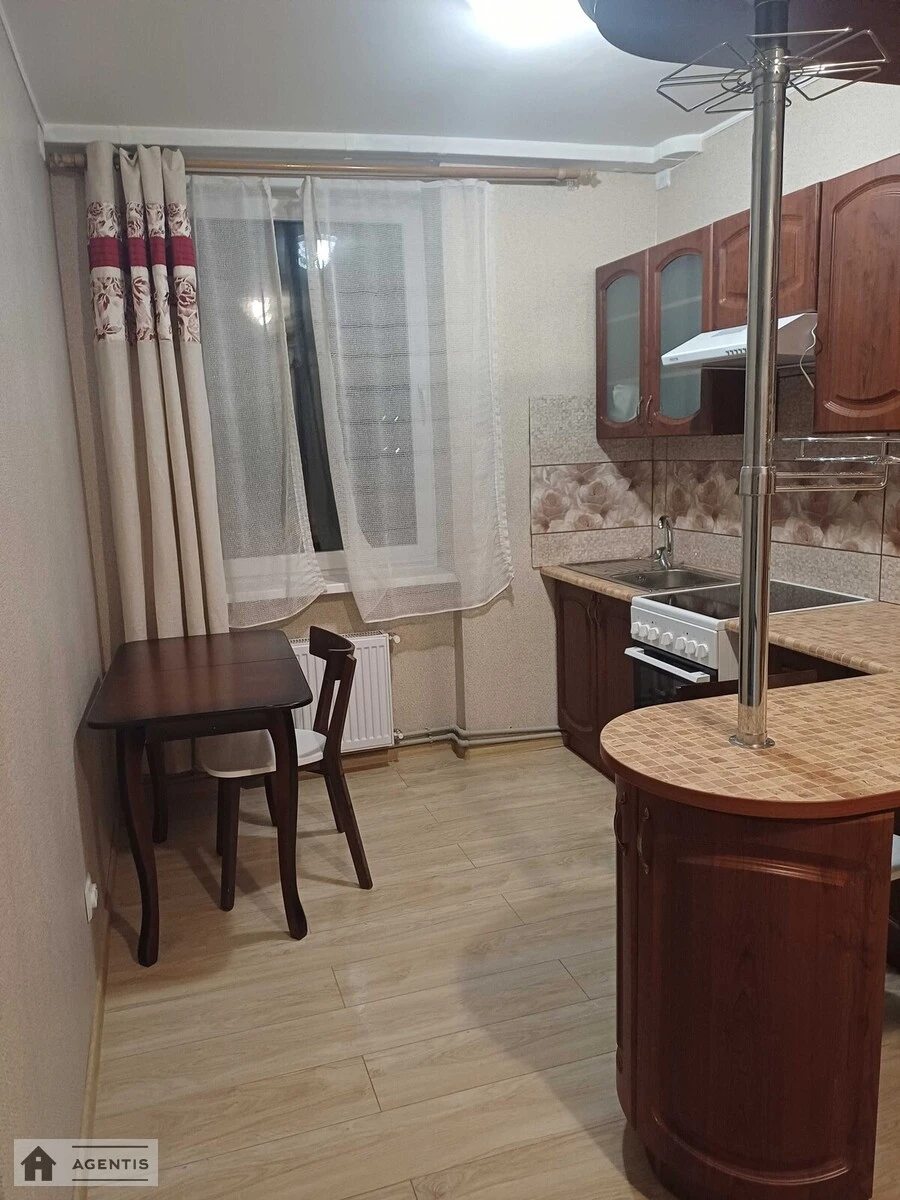 Apartment for rent 2 rooms, 48 m², 4th fl./24 floors. Henerala Naumova vul., Kyiv. 