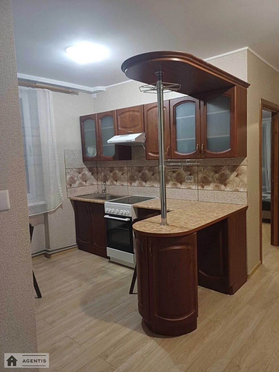 Apartment for rent 2 rooms, 48 m², 4th fl./24 floors. Henerala Naumova vul., Kyiv. 