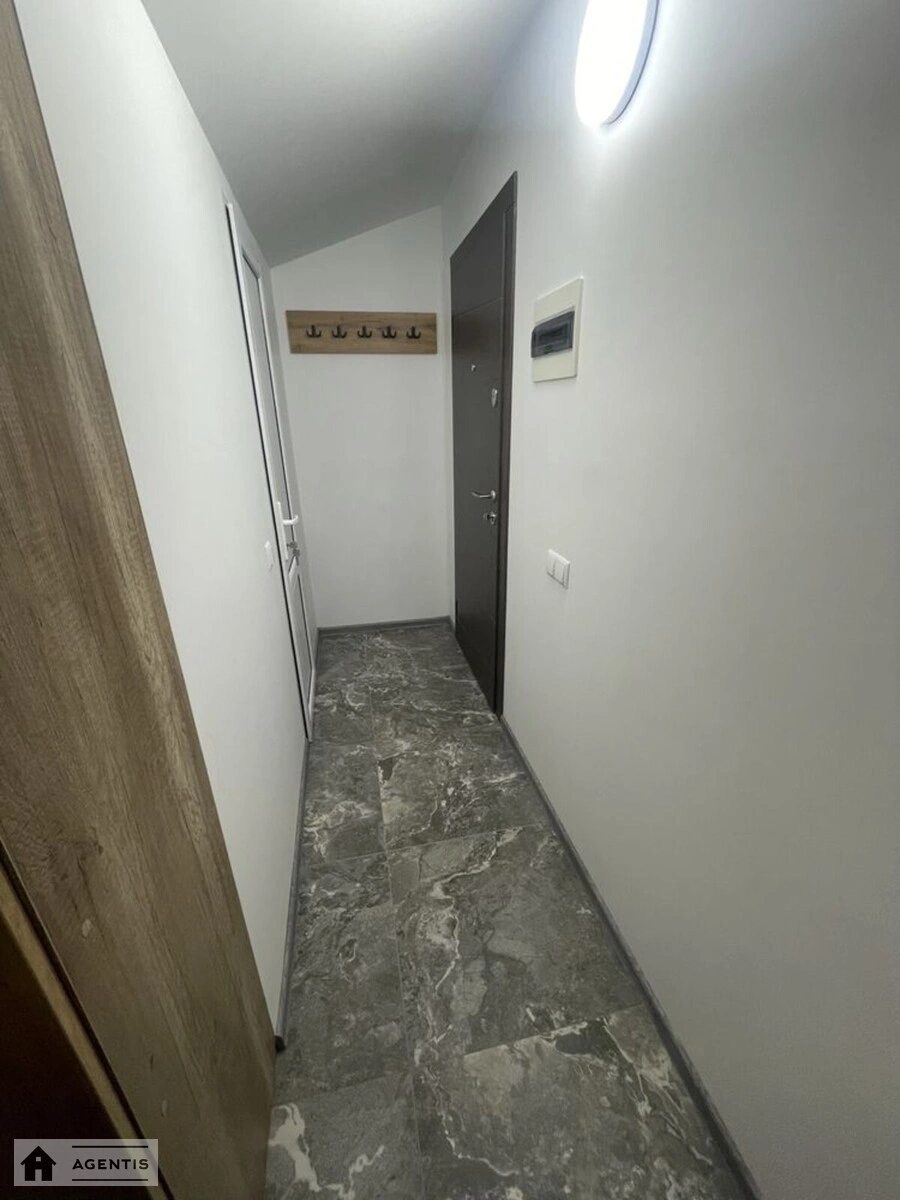 Сдам квартиру 1 комната, 25 m², 3 эт./3 этажа. Єлизавети Чавдар вул., Киев. 