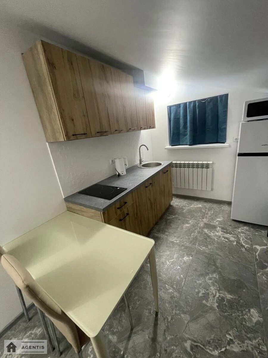 Сдам квартиру 1 комната, 25 m², 3 эт./3 этажа. Єлизавети Чавдар вул., Киев. 